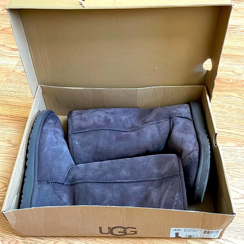 UGG Womens Classic Tall Boots - Picture 1 of 3